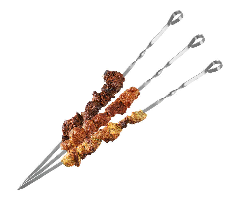 drei verschiedene fertig gegrillte Schaschlik Spieße