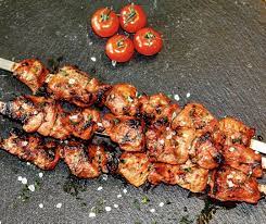 Draufsicht Schweine Schaschlik Yaku3a mit Tomaten