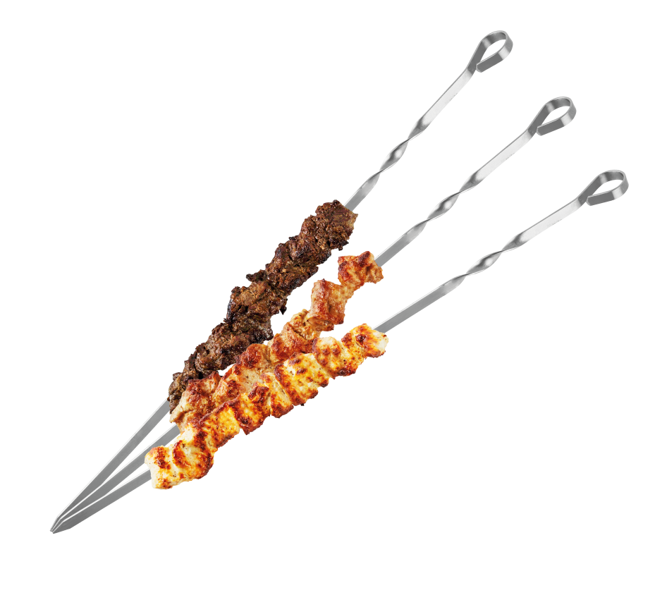 drei fertig gegrillte Schaschlik Sorten auf Spieße 